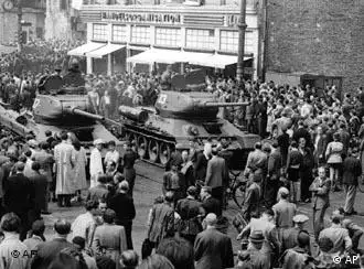 使用坦克镇压民众是当年苏联和东欧集团的惯常做法