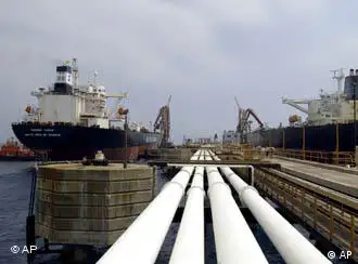 中国石油需求量大增，大量原油从中东装船运往中国
