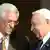 آريل شارون نخست وزير اسراييل (راست) و محمود عباس رهبر كنونى جنبش آزديبخش فلسطين و يكى از نامزدهاى احراز سمت رهبرى تشكيلات خودگردان فلسطين