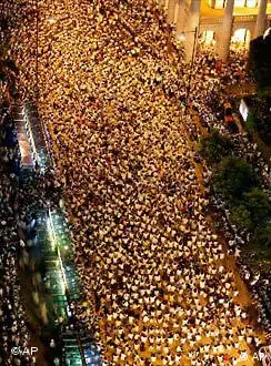 香港回归周年万人示威要求真正民主