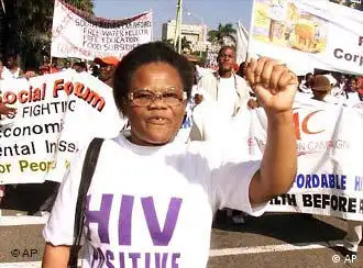 南非人民组织游行呼吁与艾滋病做斗争
