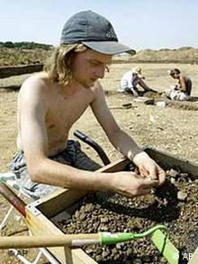Archäologe bei Ausgrabungen des Sonnenobservatoriums in Goseck, Weissenfels