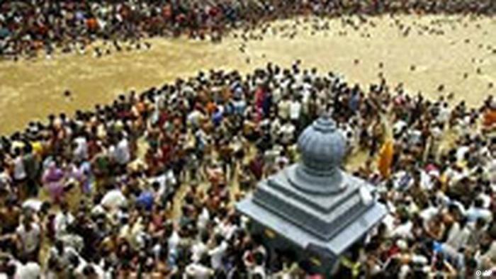 Massenpanik bei Hindu Fest (AP)