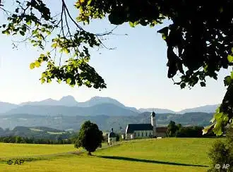 Die Kulisse von Wendelstein, Mitte links, und Breitenstein, Mitte rechts.