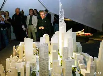 Daniel Libeskind Ausstellung in Berlin mit Modell