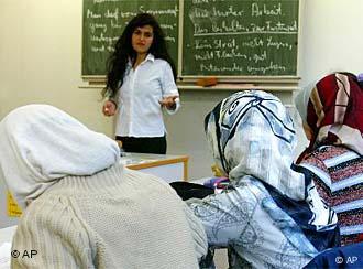 المحجبات في الجامعة الألمانية المشاكل والآفاق الدراسة في ألمانيا Dw 25 01 2012
