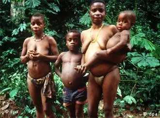 Femmes et enfants pygmées