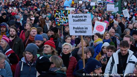 Όταν κοιτάς τη μπάλα και χάνεις το γήπεδο - εικόνα 1
