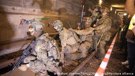 Bερολίνο: Άσκηση στο μετρό με σενάρια "αστικού πολέμου" - εικόνα 1